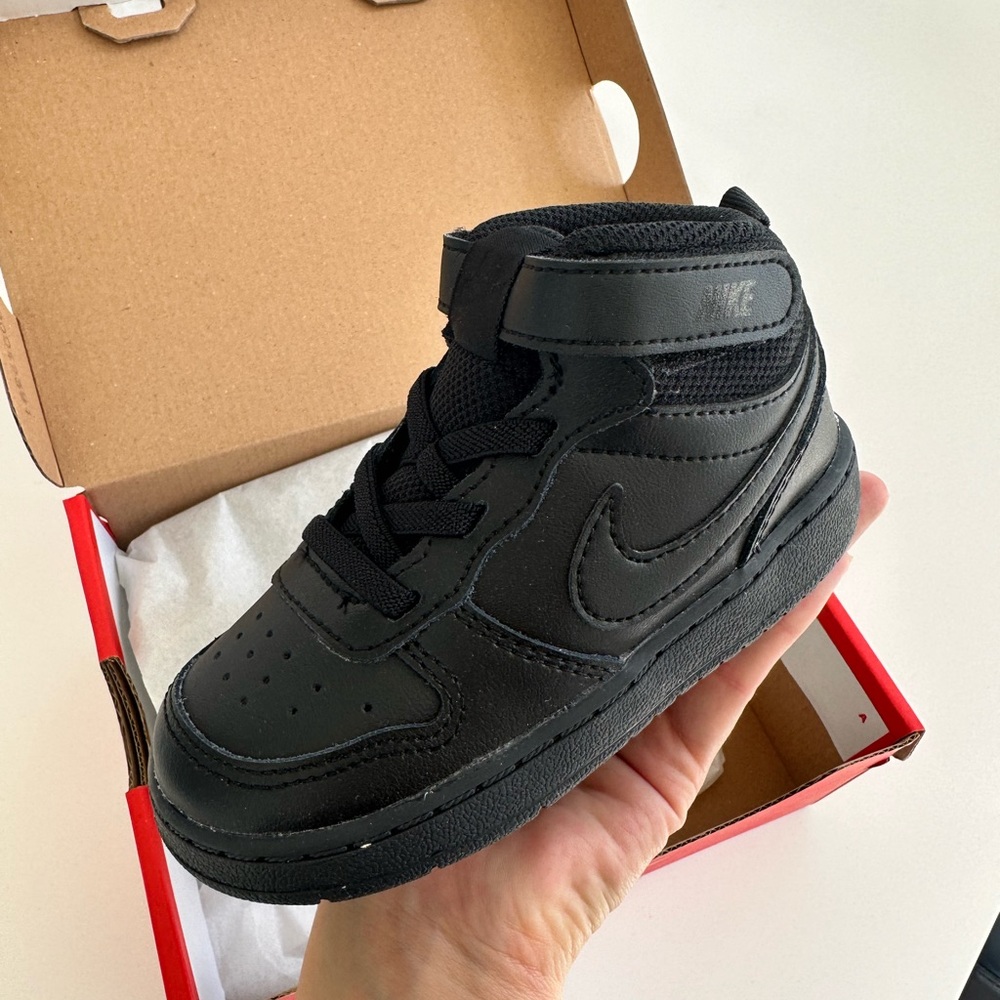 Comfy Nike sneakers 7 new ( final sale ! No returns )